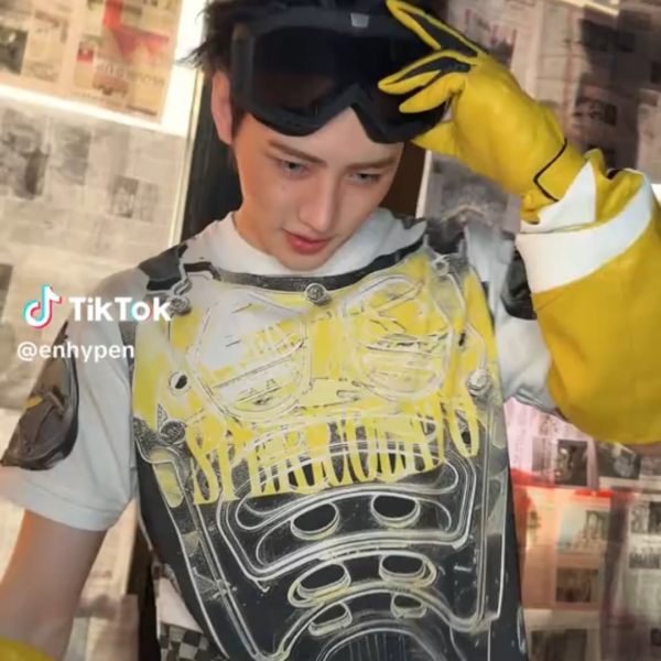 250627 Tiktok: Sunghoon & Ni-ki @ Outside