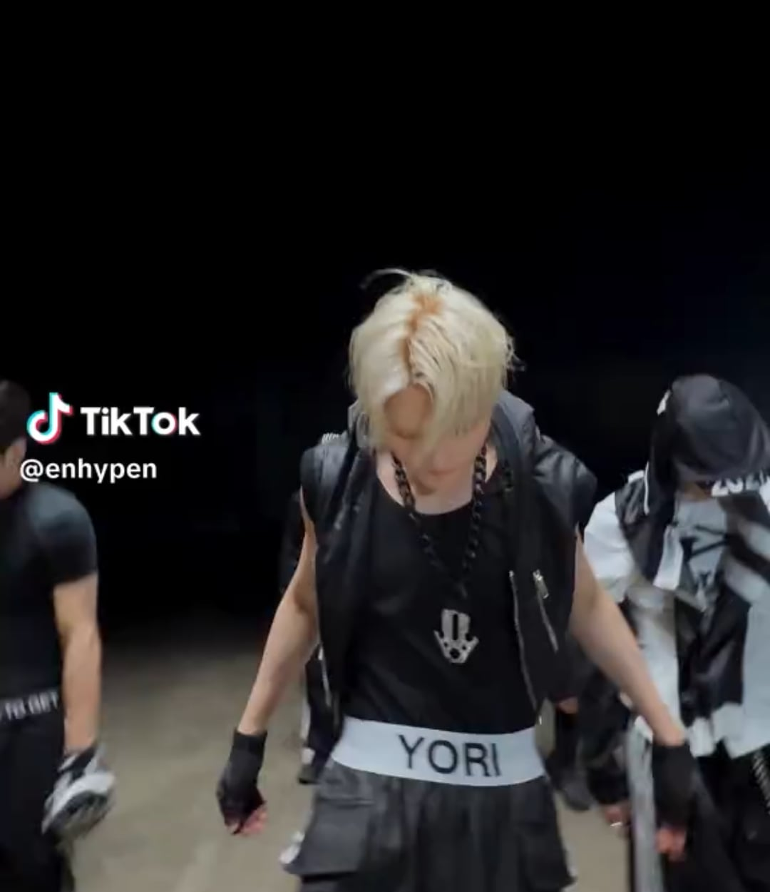 250623 Tiktok: ENHYPEN @ Outside
