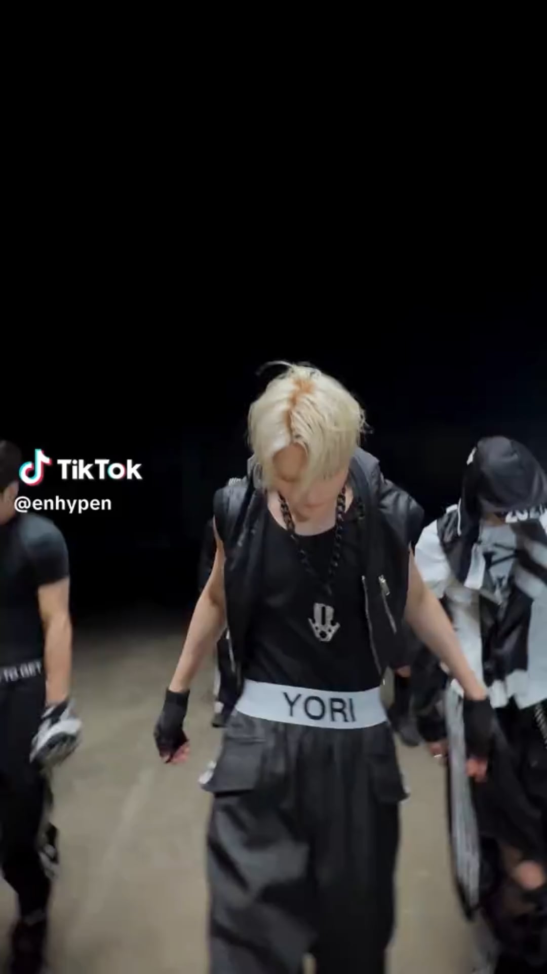 250623 Tiktok: ENHYPEN @ Outside