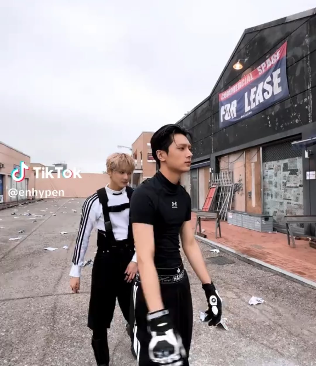 250624 Tiktok: ENHYPEN @ Outside