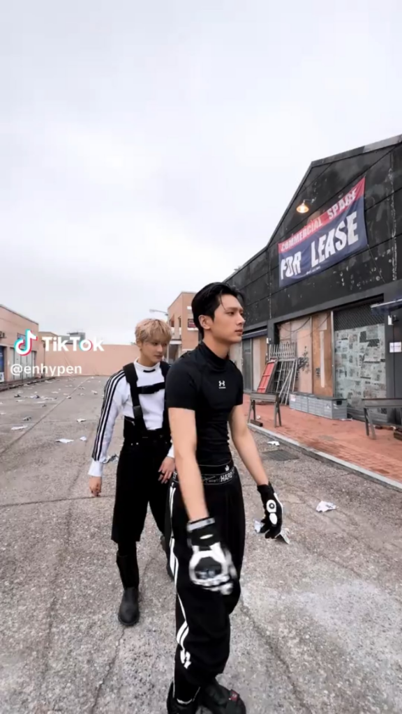 250624 Tiktok: ENHYPEN @ Outside