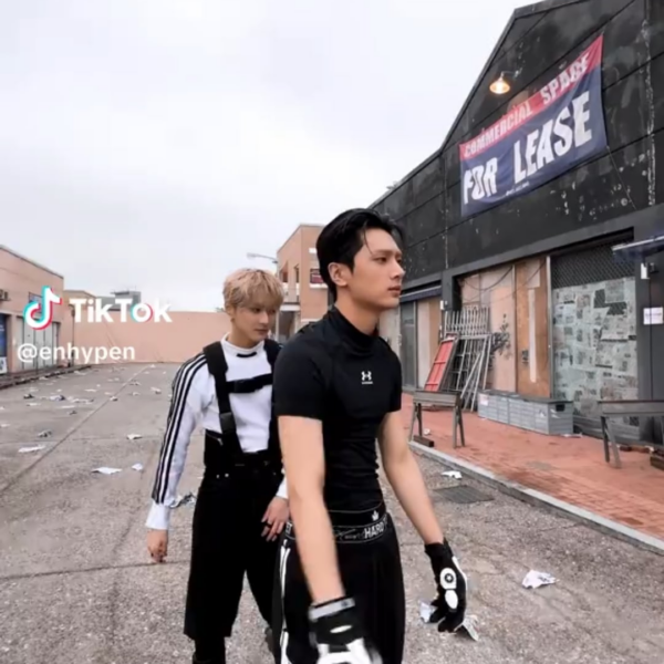 250624 Tiktok: ENHYPEN @ Outside