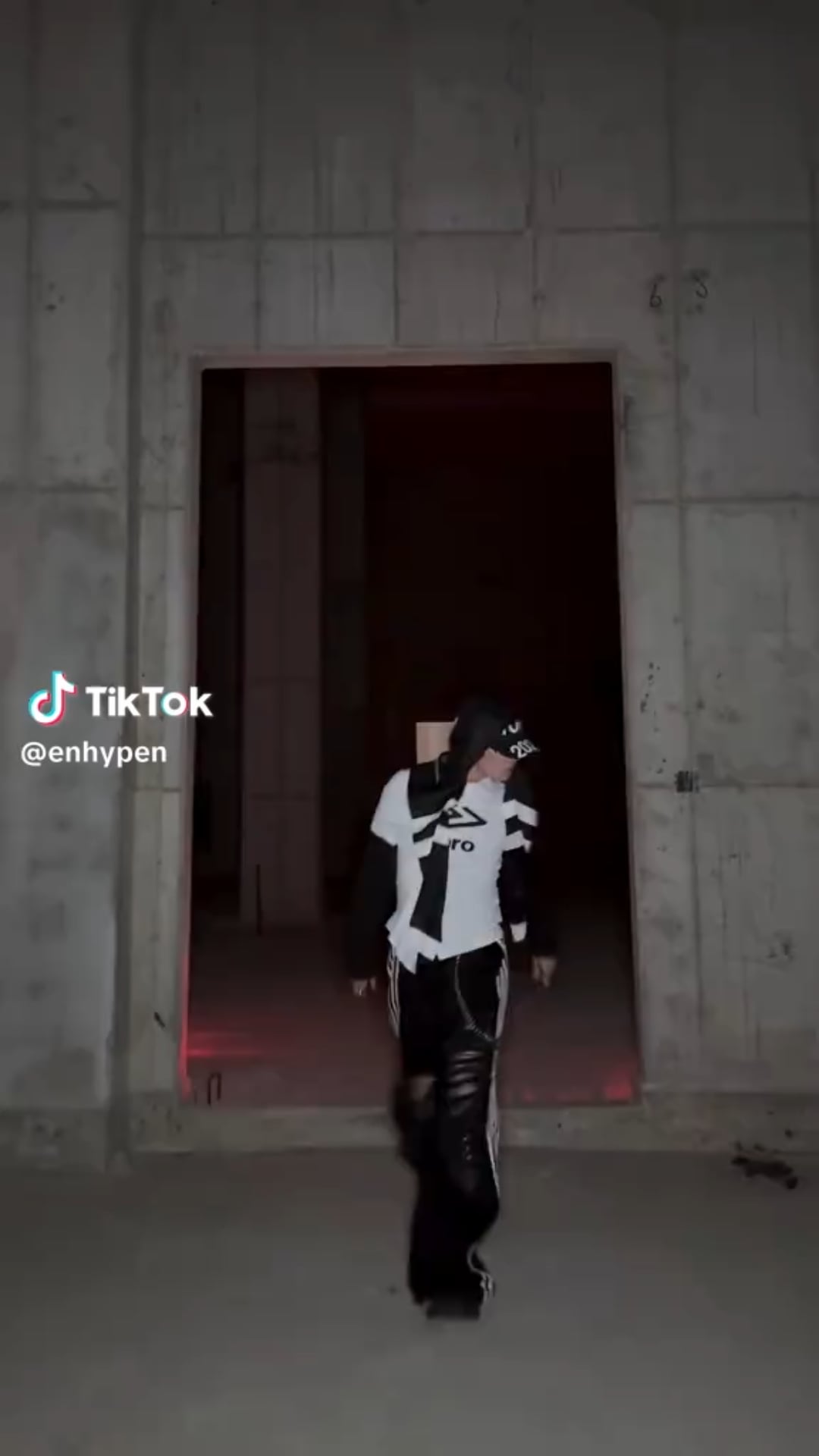 250628 Tiktok: Heeseung @ Outside