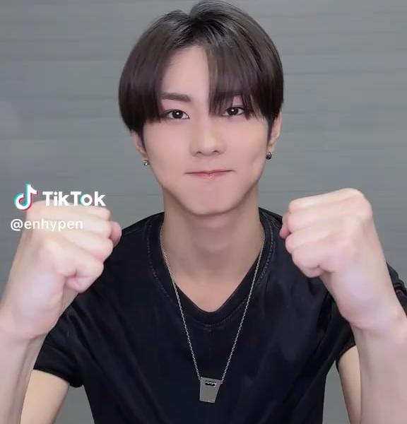 250612 Tiktok: Jungwon with ILLIT’s Wonhee @ Bad Desire