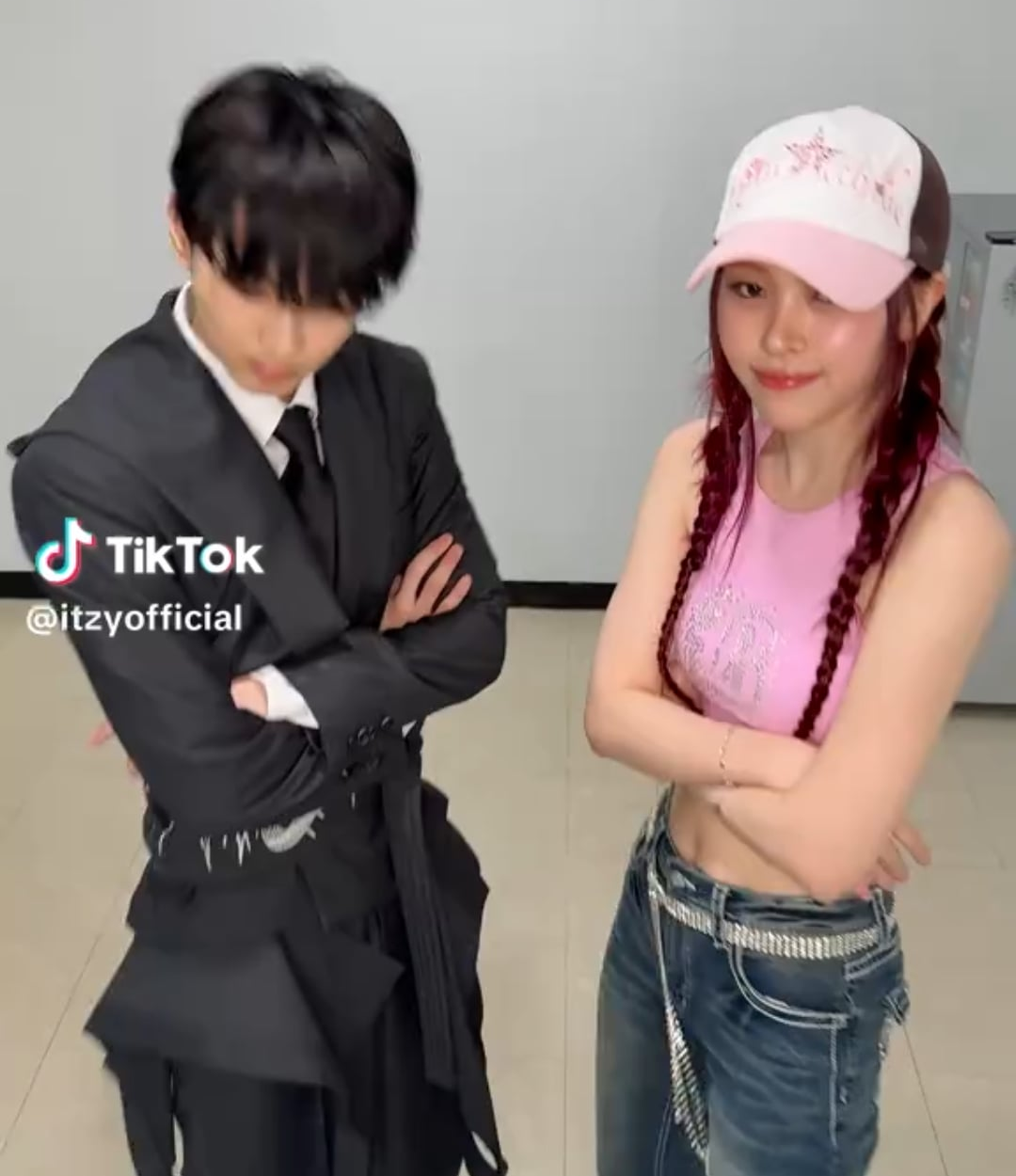 250615 ITZY Tiktok: Ryujin with Jungwon @ Girls will be girls