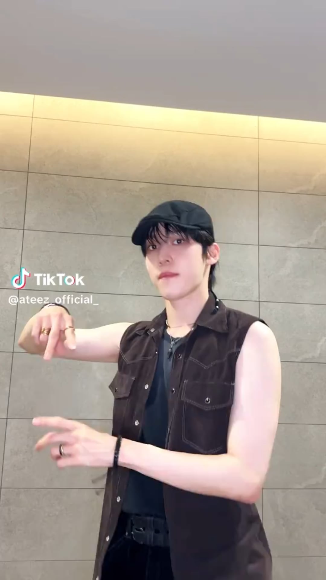 250615 ATEEZ Tiktok: Yunho with Jay @ Lemon Drop
