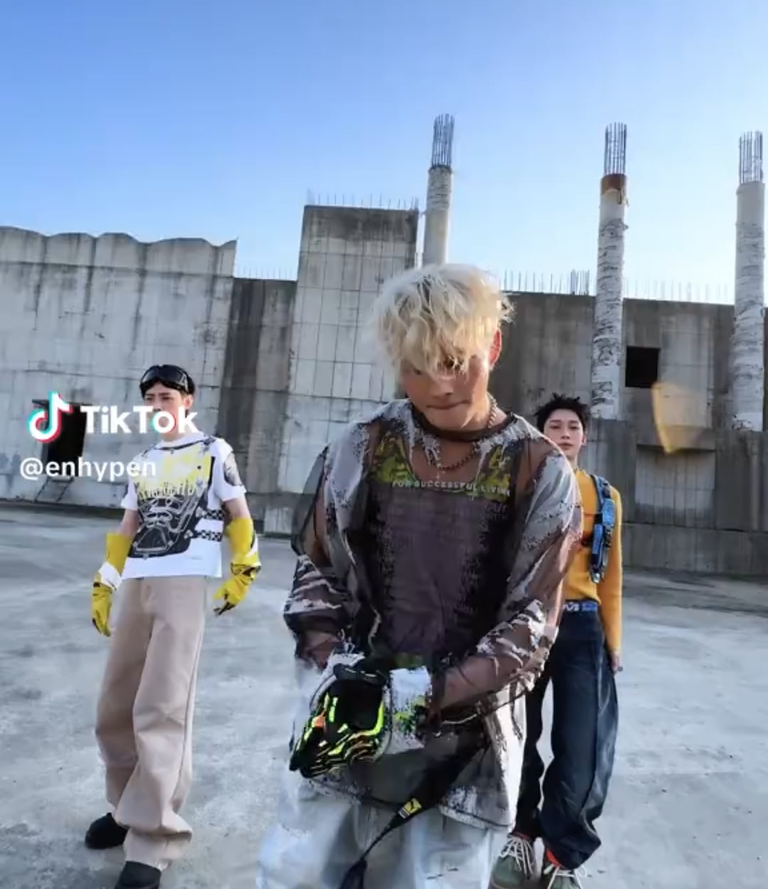 250623 Tiktok: ENHYPEN @ Outside (2)