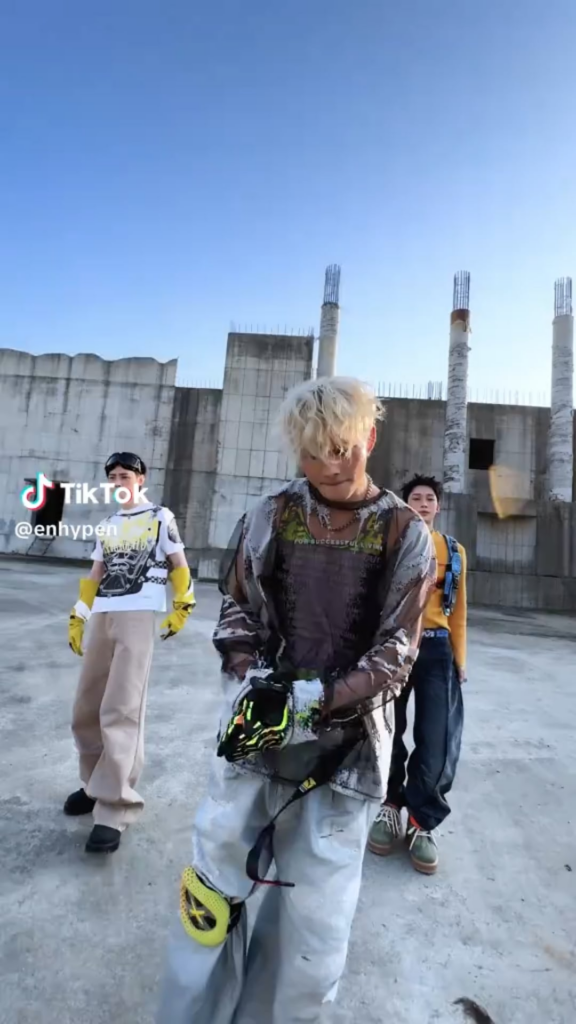 250623 Tiktok: ENHYPEN @ Outside (2)