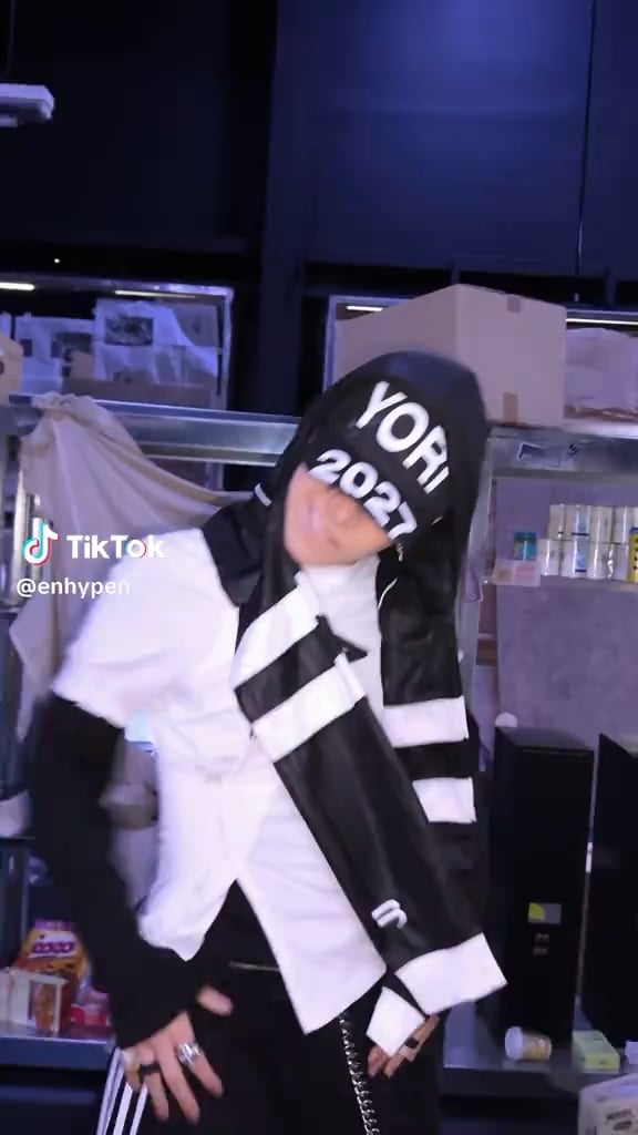 250623 Tiktok: Heeseung, Jay, Jake, Ni-ki @ Outside
