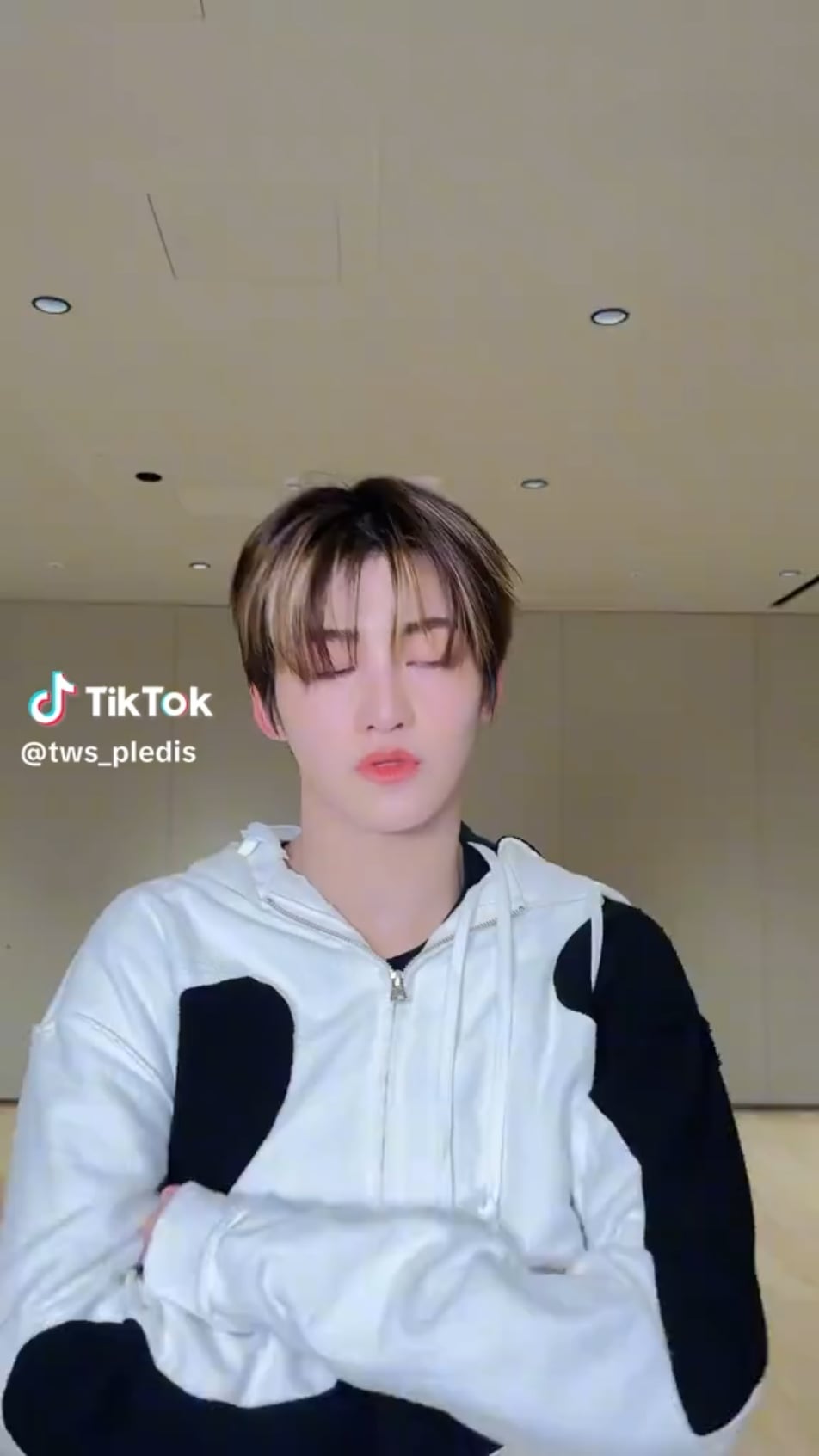 250524 TWS TikTok: Jihoon with Sunoo @ Countdown