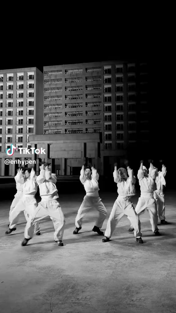 250623 Tiktok: ENHYPEN @ Outside