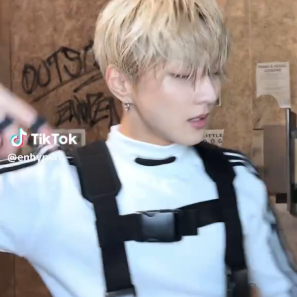 250628 Tiktok: Jungwon @ Outside