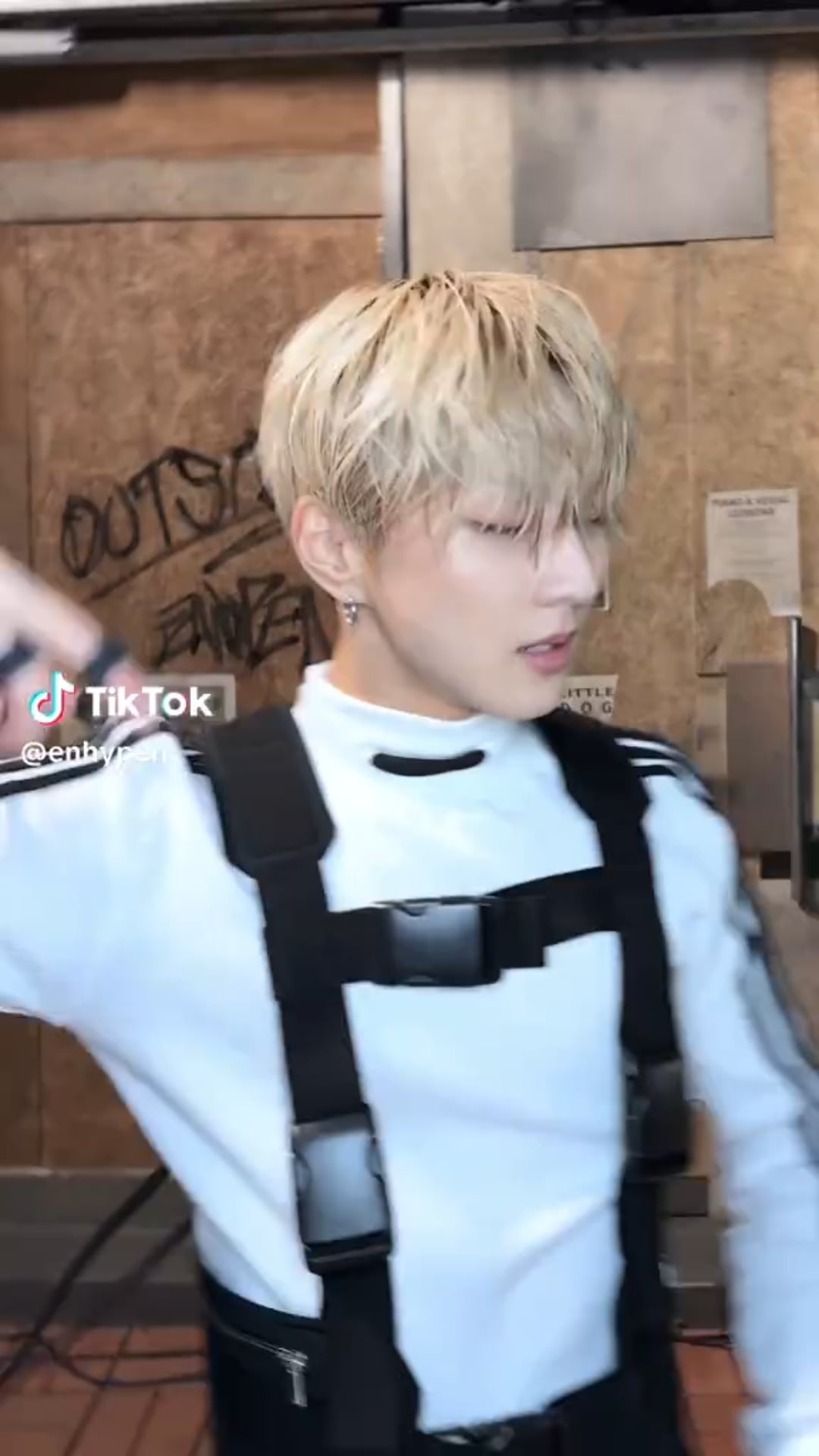 250628 Tiktok: Jungwon @ Outside
