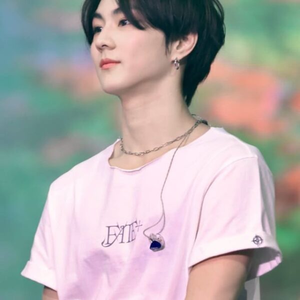 We don't appreciate Jungwon's side profile enough.