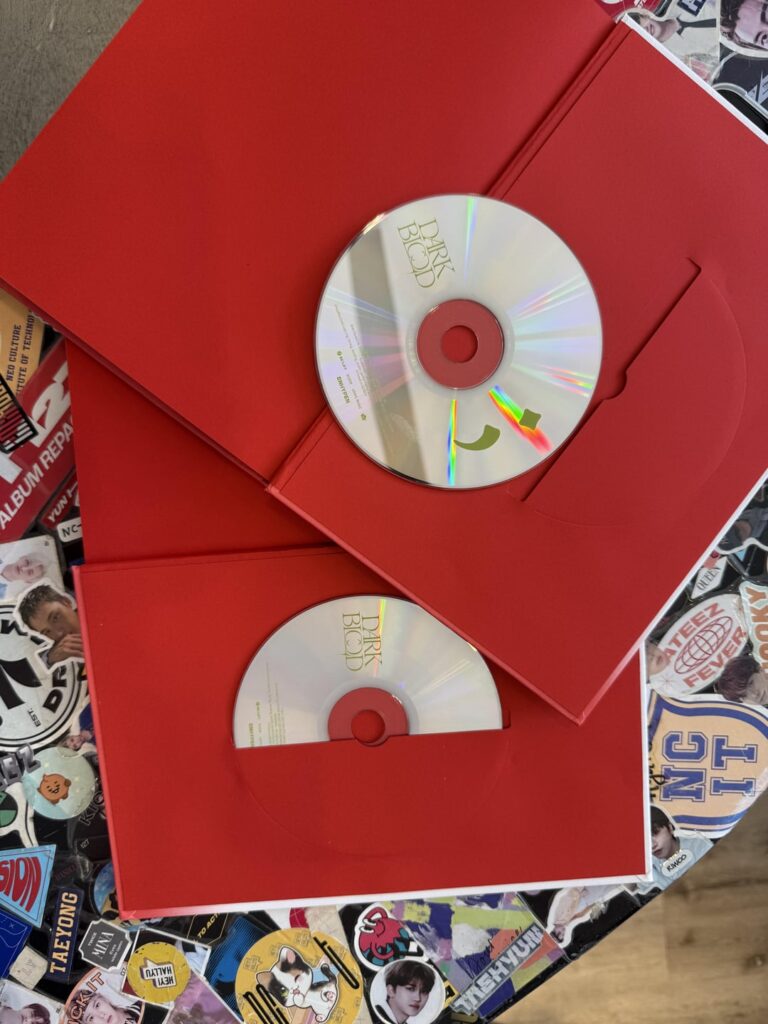 why does my dark blood album have a green cd?