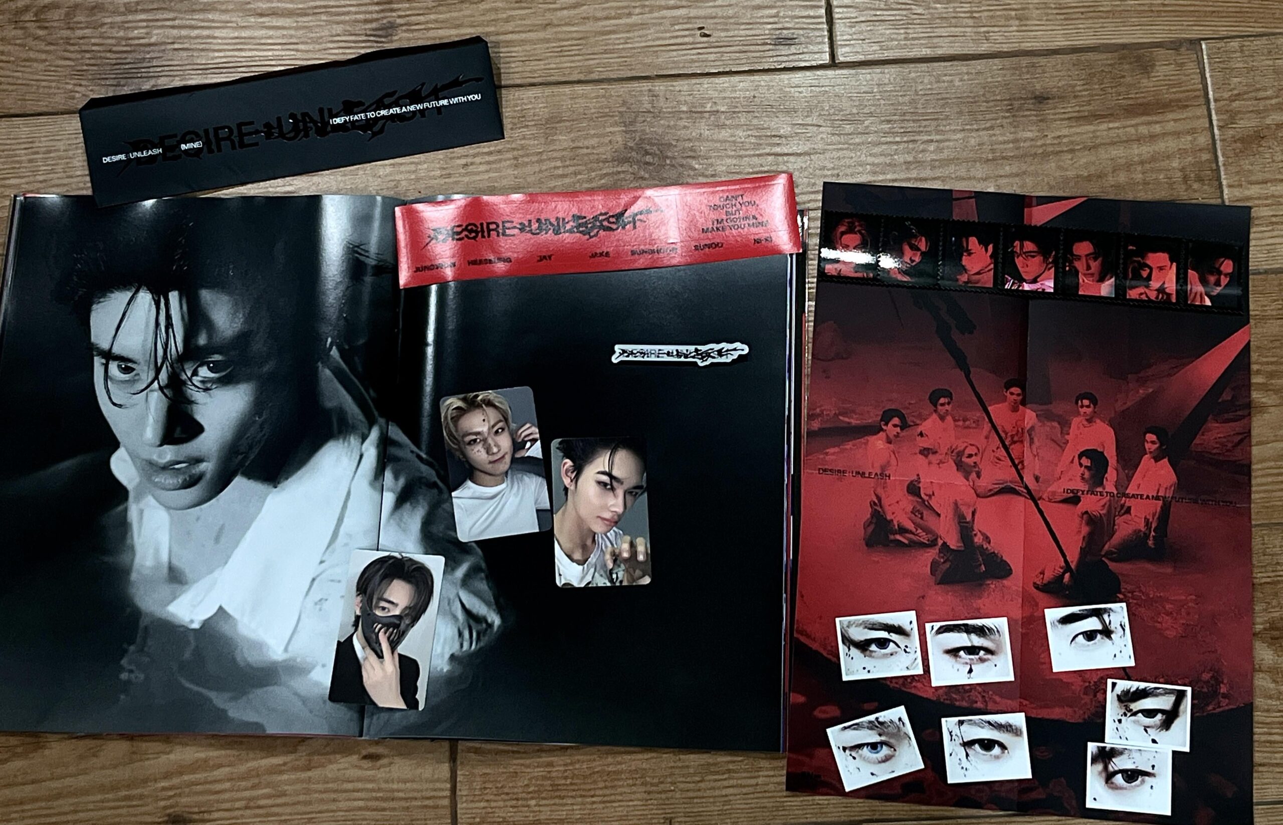 JUST BOUGHT DESIRE UNLEASH ALBUM AND PULLED MY BIAS