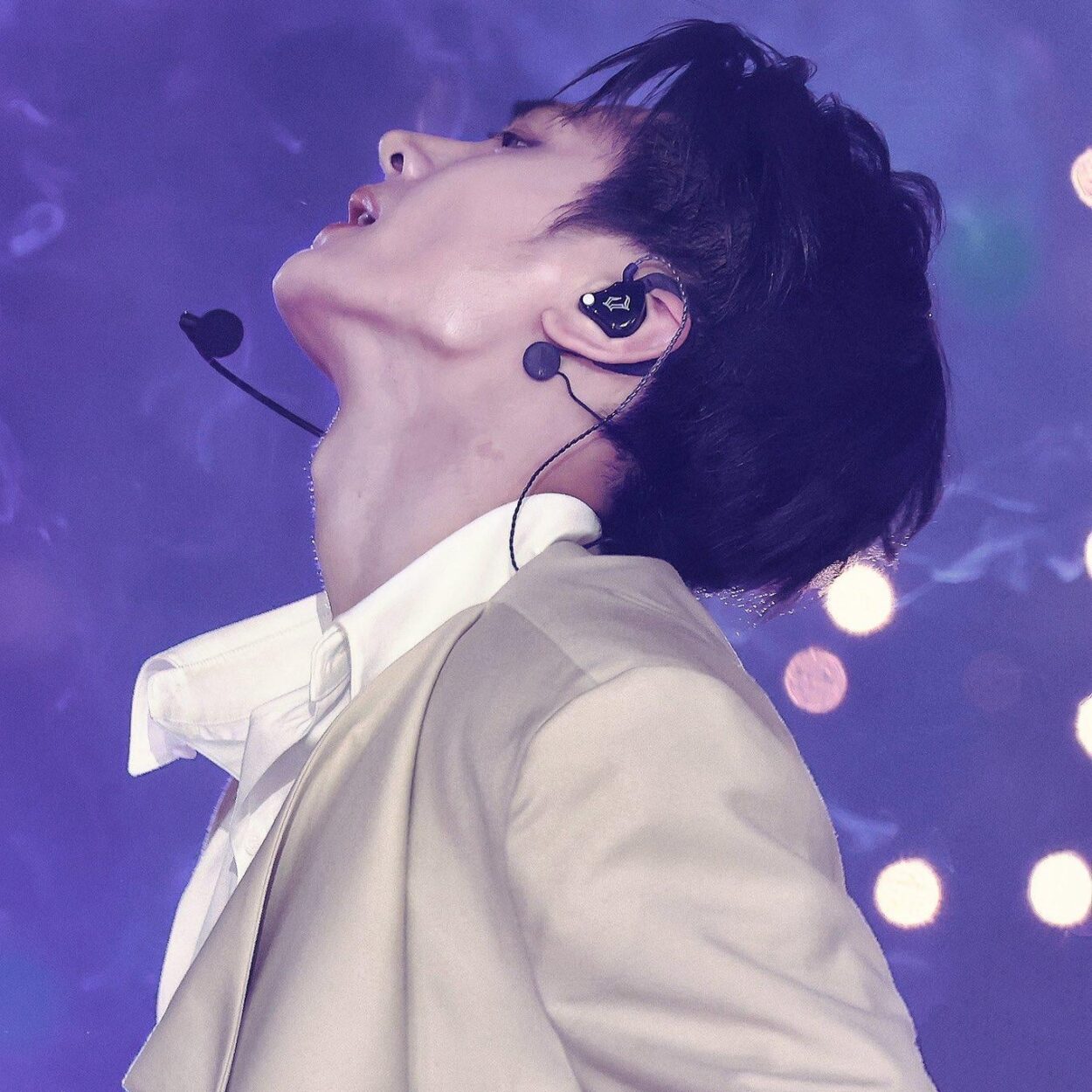 jay's jawline deserve its own fandom