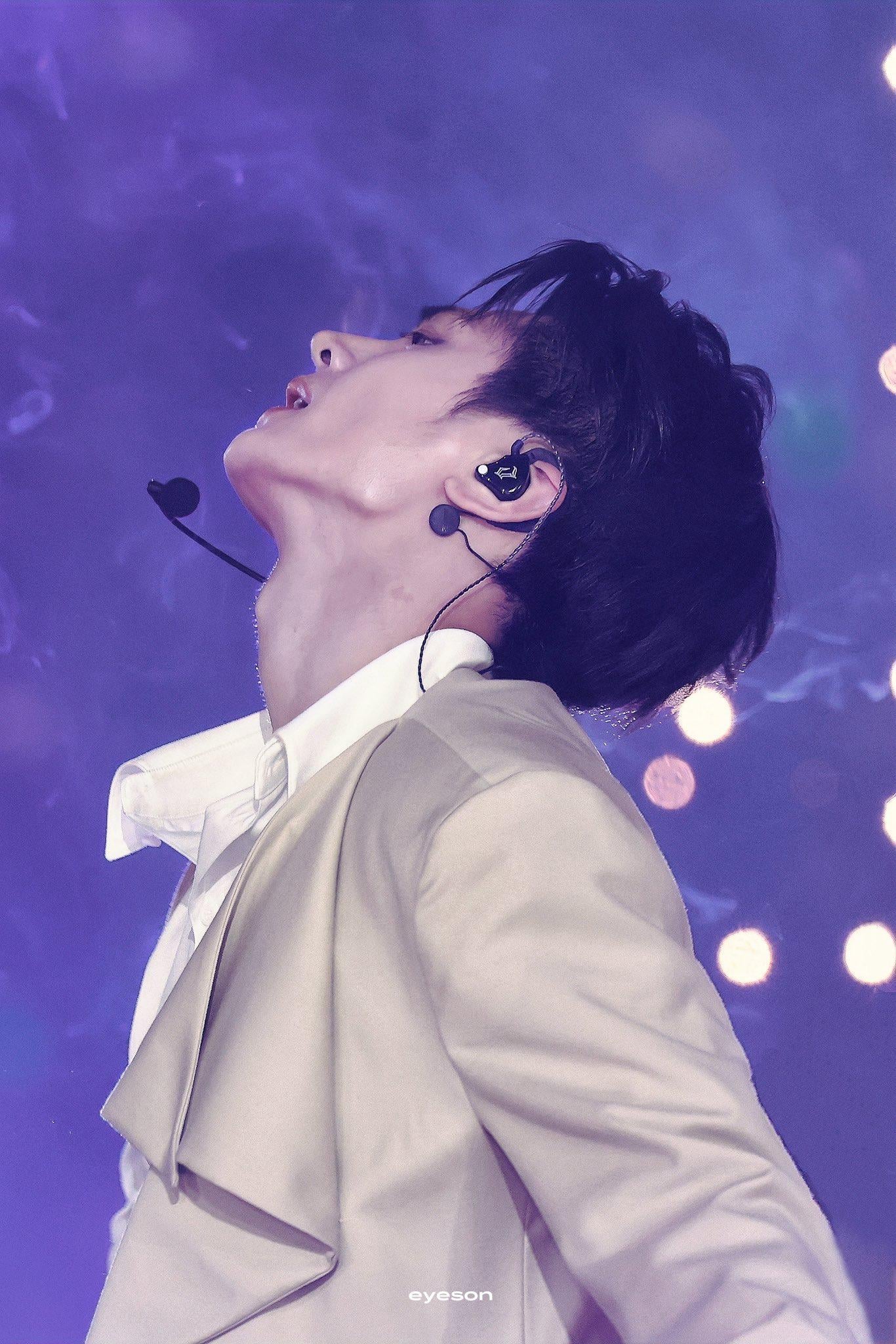 jay's jawline deserve its own fandom