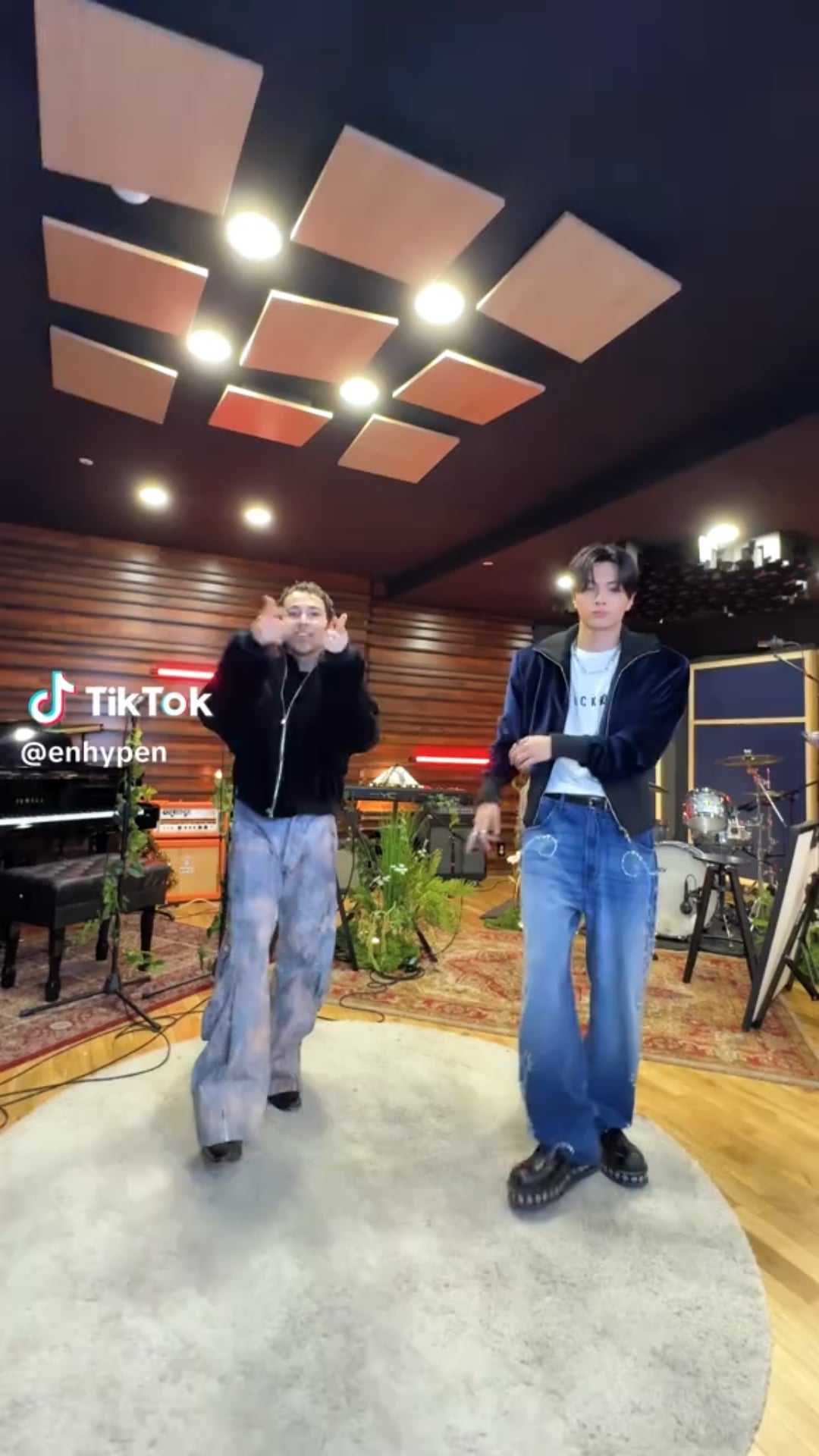 250719 Tiktok: Jay with Max @ Love Insane