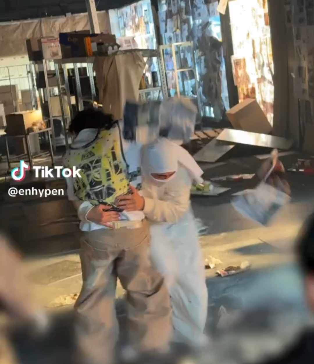 250726 Tiktok: Sunghoon & Jungwon @ Outside action behind 🎬