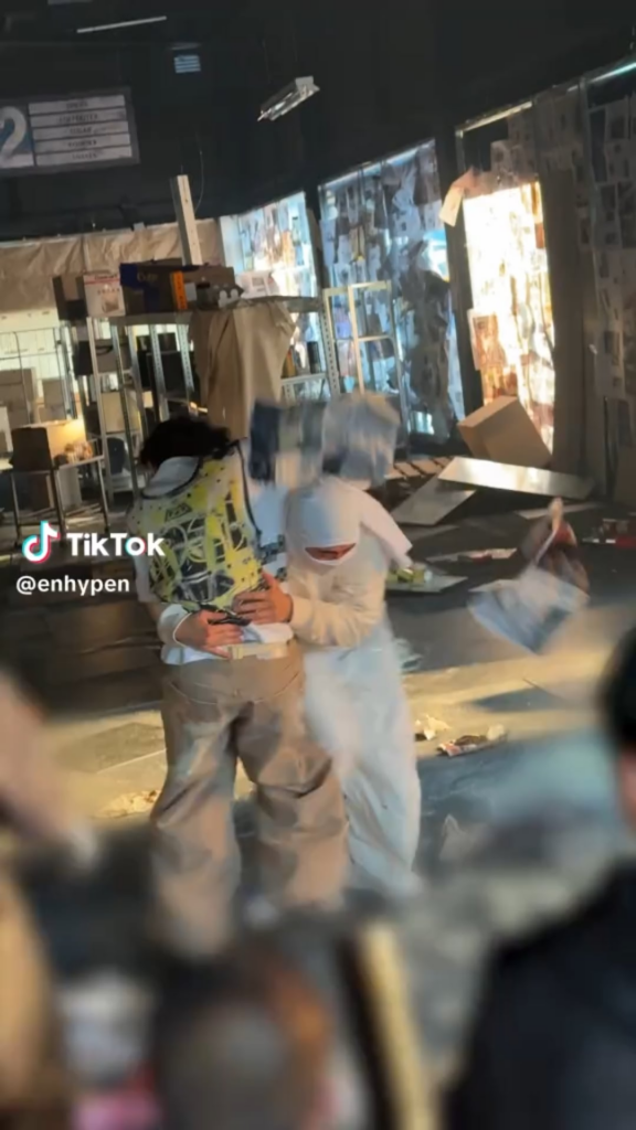 250726 Tiktok: Sunghoon & Jungwon @ Outside action behind 🎬