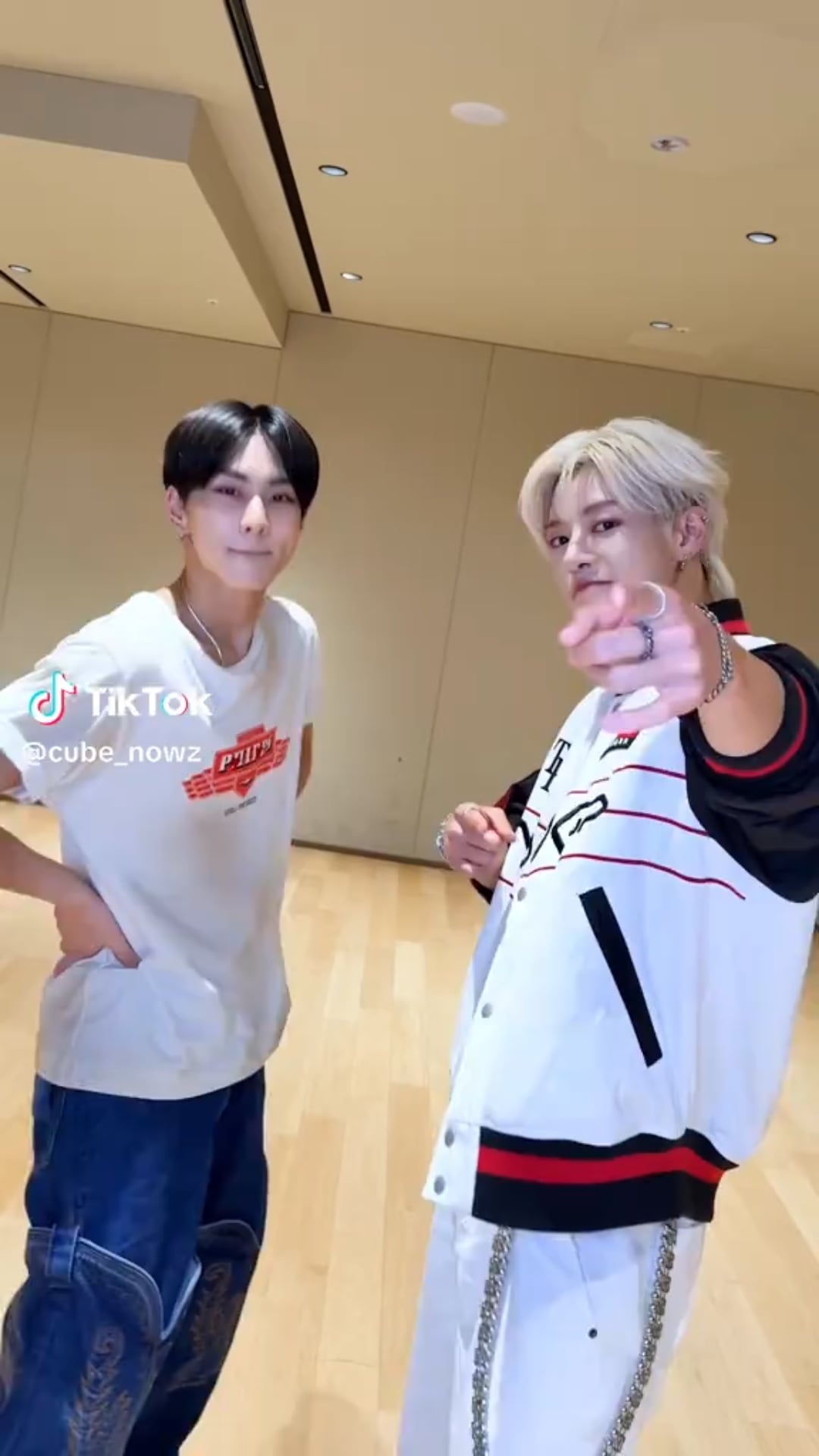 250710 NOWZ Tiktok: Jinhyuk with Jungwon @ Everglow