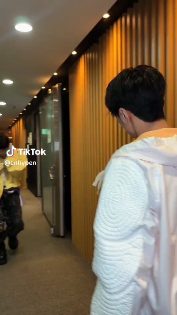 250701 TikTok: Jungwon & Jay @Outside