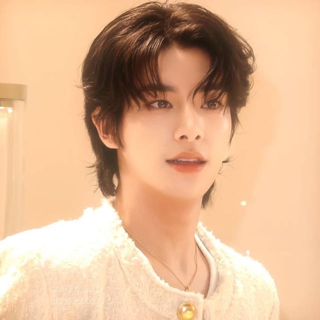 your favorite drop dead gorgeous picture of your bias?