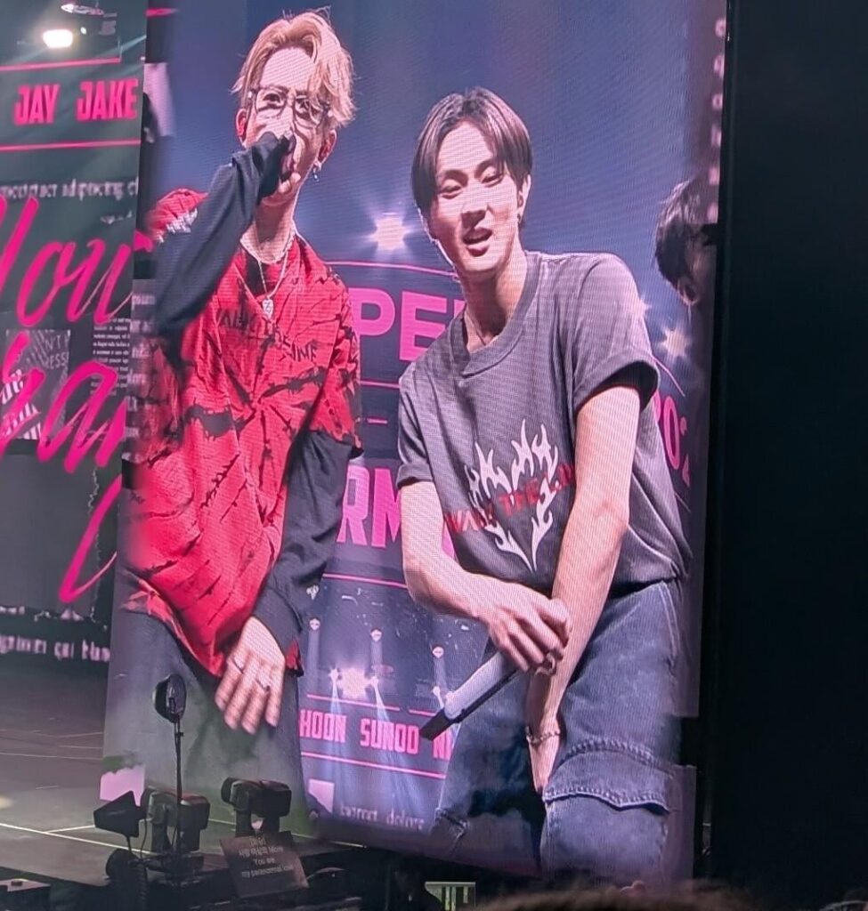 Tour Merch Online? Walk the Line at Chicago