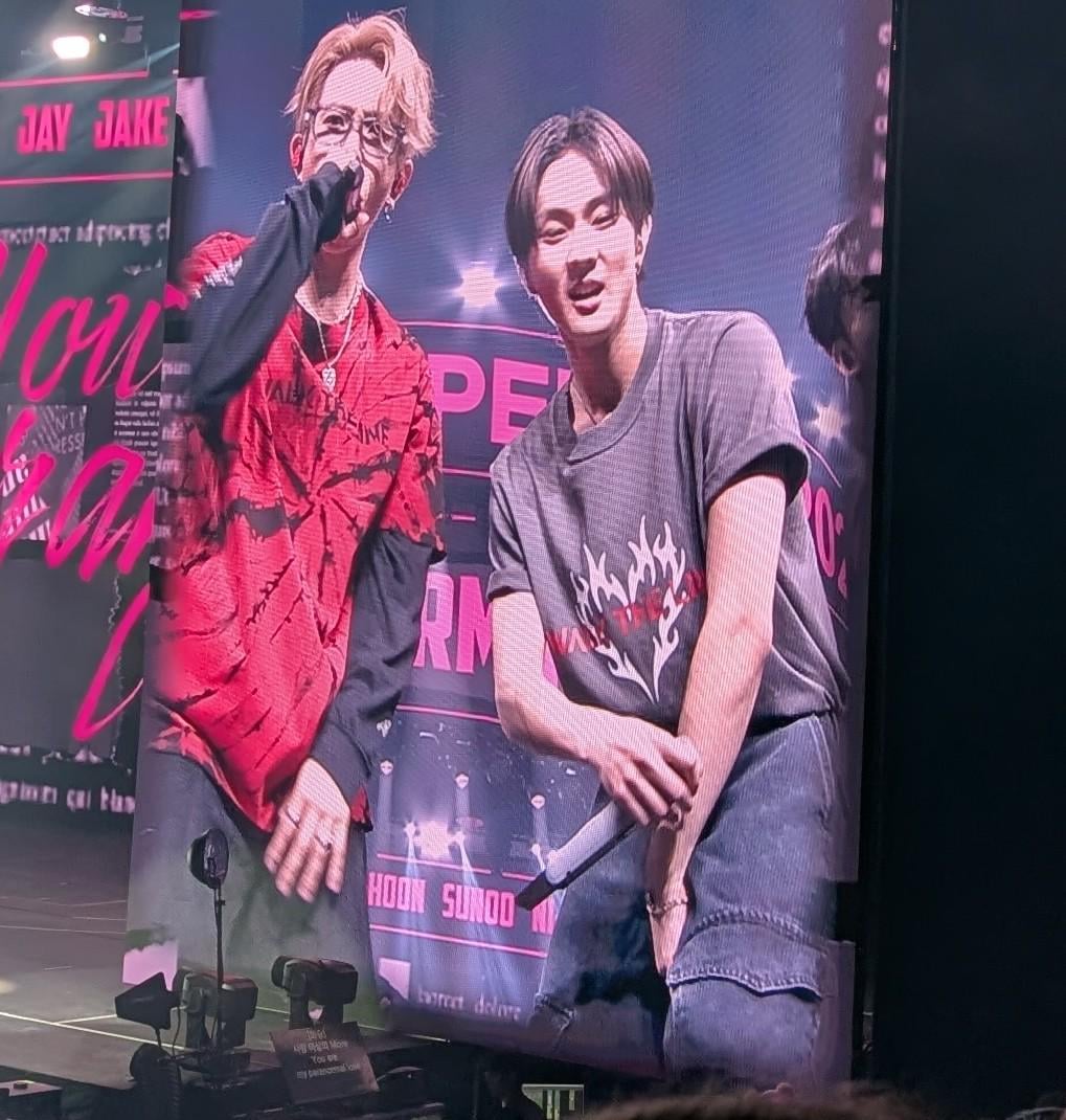 Tour Merch Online? Walk the Line at Chicago