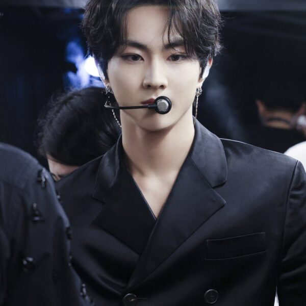 250828 ENHYPEN OFFICIAL Twitter: [🎞️ENroll] BACKSTAGE PHOTO @ ‘WALK THE LINE’ in MANCHESTER