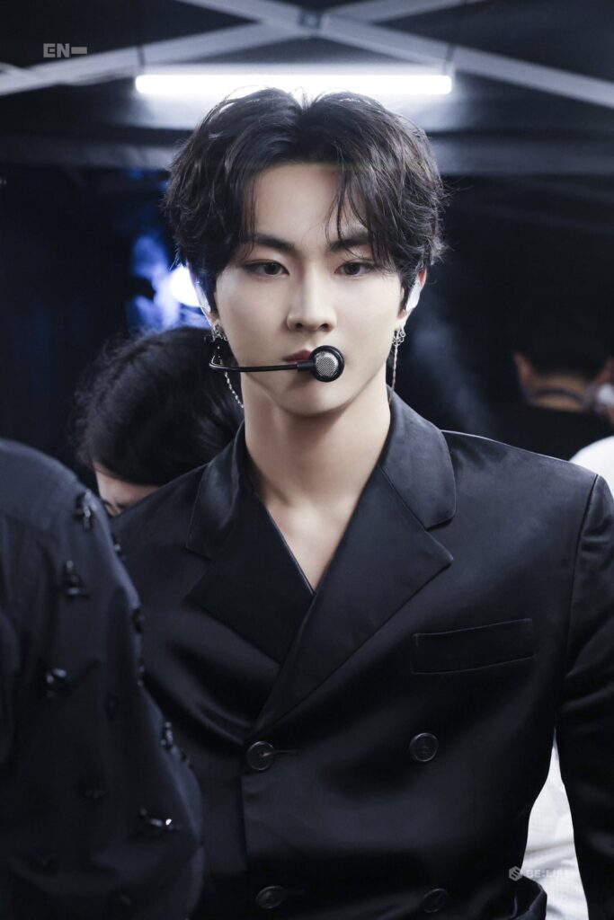 250828 ENHYPEN OFFICIAL Twitter: [🎞️ENroll] BACKSTAGE PHOTO @ ‘WALK THE LINE’ in MANCHESTER