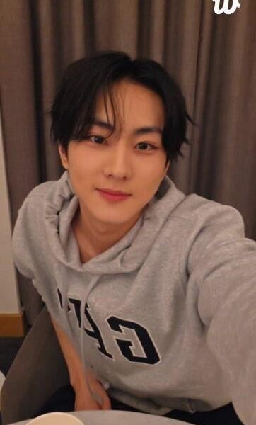 250820 [Weverse Live: Jungwon with Ni-ki]😁