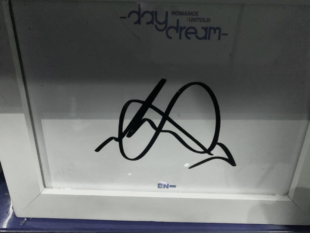 HELP WHOS SIGNATURE IS THIS?!?!