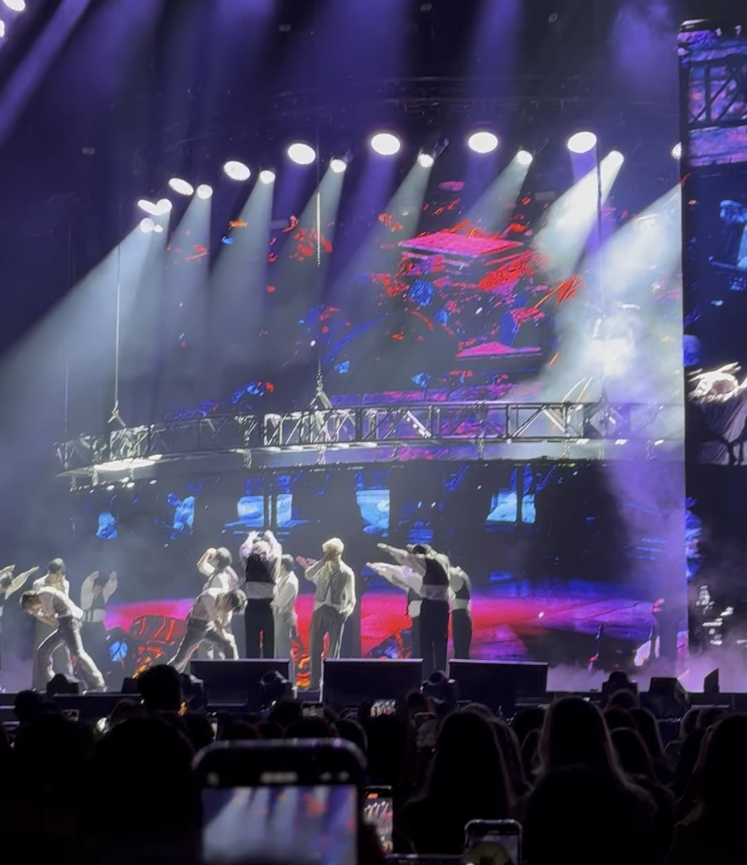 250817 BMO Stadium: Enhypen ‘Bad Desire’ @ Walk The Line in LA ❤️‍🔥