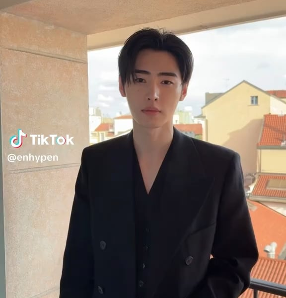 250926 Tiktok: Sunghoon @PradaSS26