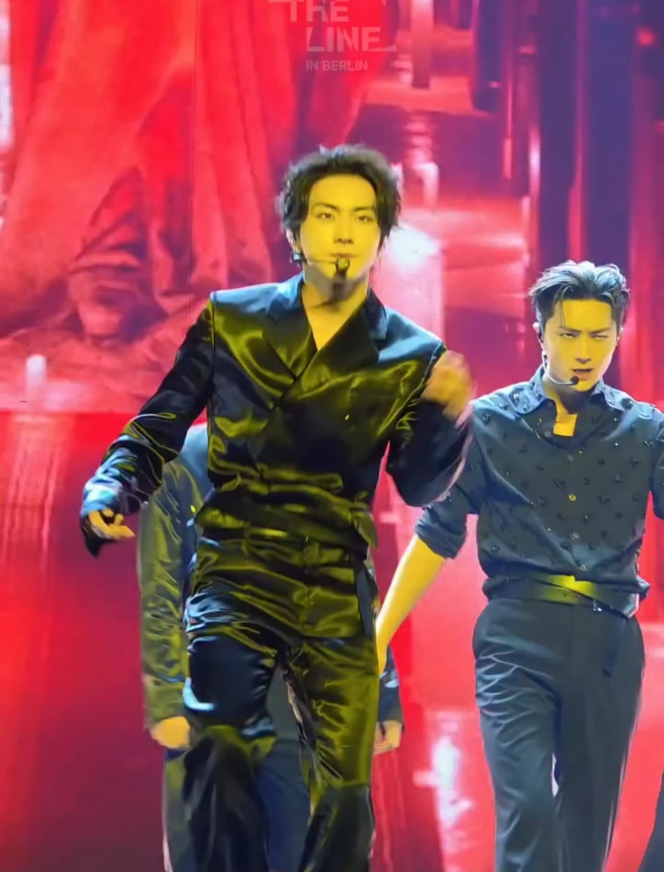 250902 Instagram: ENHYPEN @ Walk The Line in Berlin