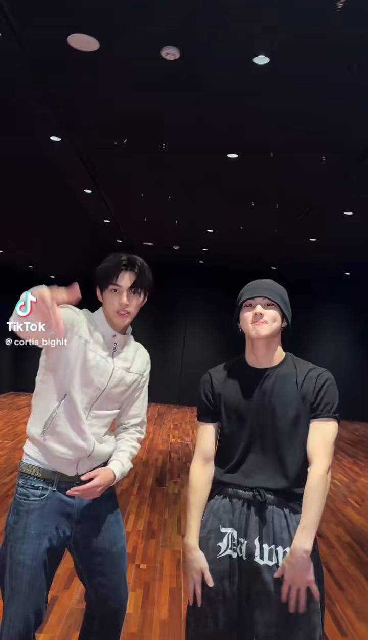 250919 CORTIS TikTok : Keonho with Jungwon (FaSHioN challenge)