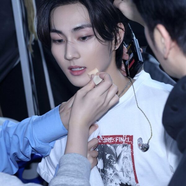 251029 ENHYPEN OFFICIAL Twitter: [🎞️ENroll] BACKSTAGE PHOTO @ WORLD TOUR ‘WALK THE LINE : FINAL’