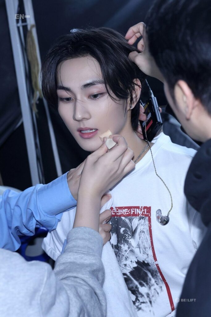 251029 ENHYPEN OFFICIAL Twitter: [🎞️ENroll] BACKSTAGE PHOTO @ WORLD TOUR ‘WALK THE LINE : FINAL’