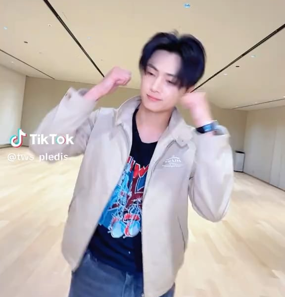 251015 TWS Tiktok : Youngjae with Jay (Overdrive challenge)