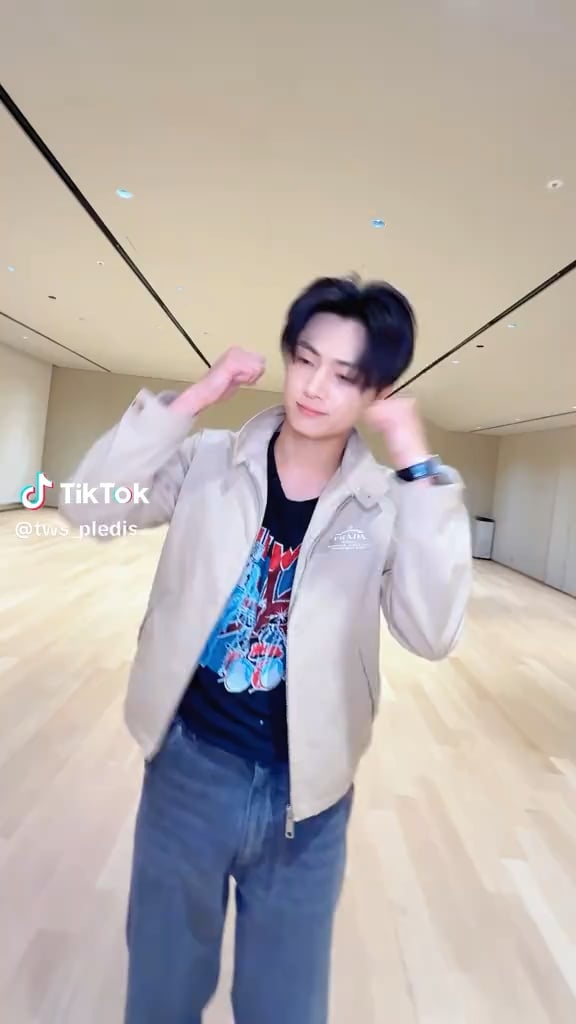 251015 TWS Tiktok : Youngjae with Jay (Overdrive challenge)