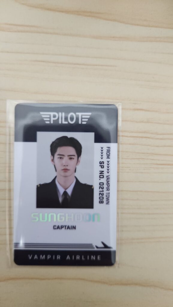 So I got very lucky on Enhypen World and I pulled this on the second box on The Pilot Package