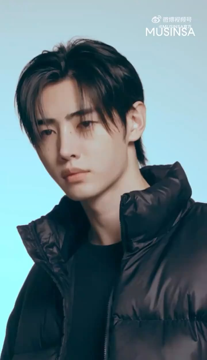 251030 MUSINSA weibo update with Sunghoon