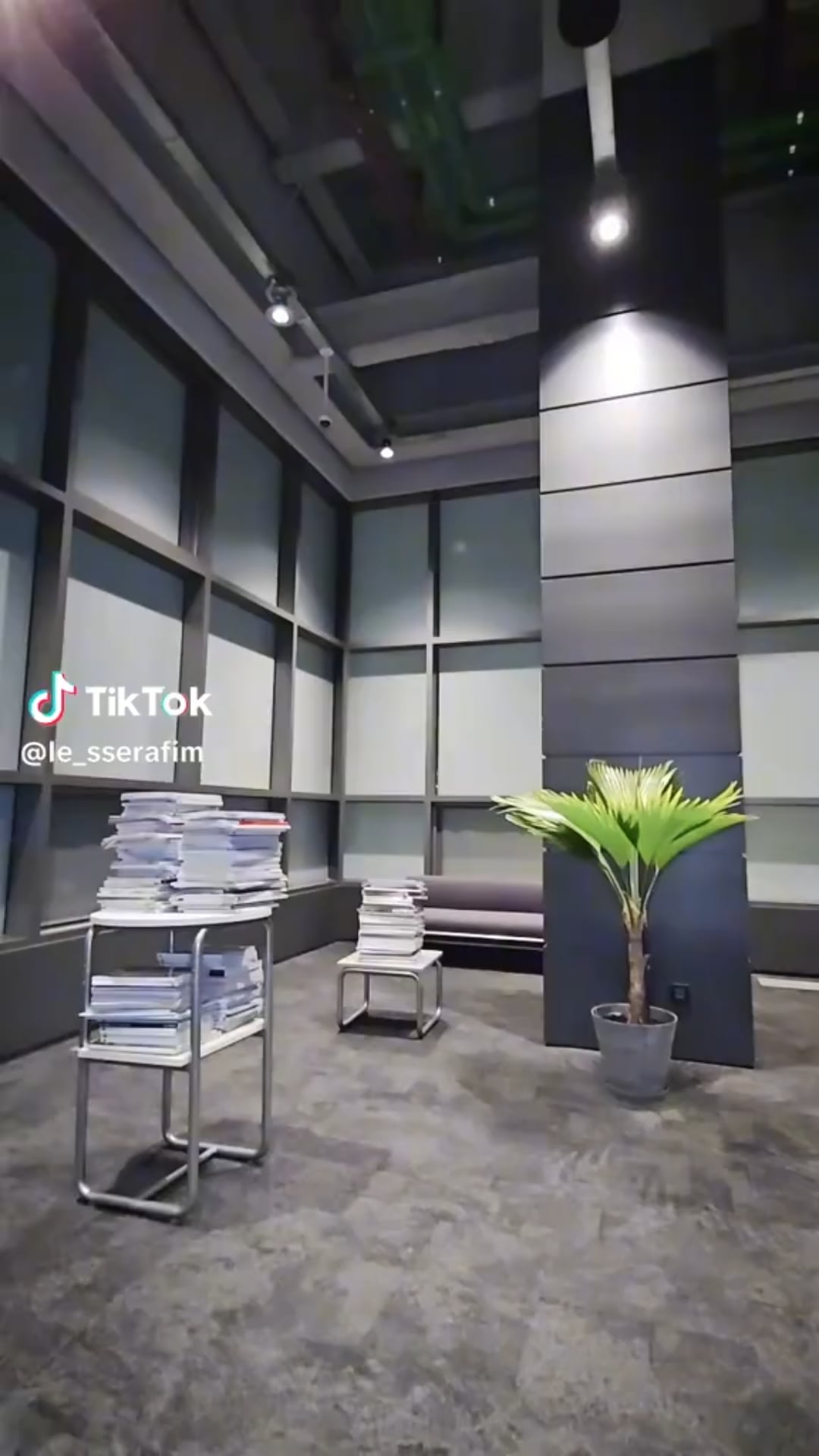 251101 LE SSERAFIM Tiktok: Sakura with Heeseung @ Spaghetti