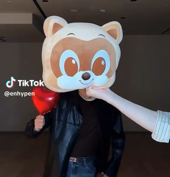 251120 Tiktok: Heeseung & Sunghoon @ 2025 ENniversary