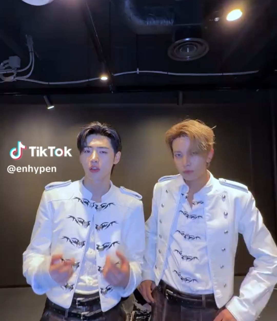 251104 Tiktok: Sunghoon & Heeseung with HANA Naoko & Mahina @ No Doubt