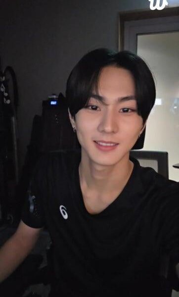 251124 [Weverse Live: Jungwon] Hi (하이)