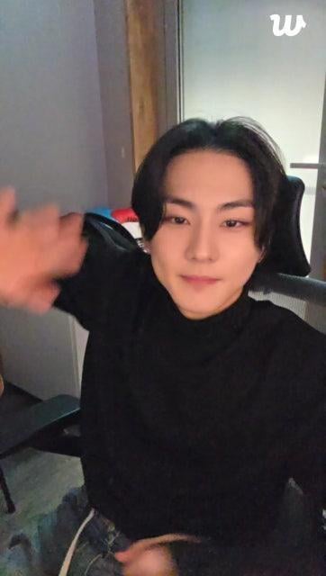 251111 [Weverse Live: Jungwon] 😊