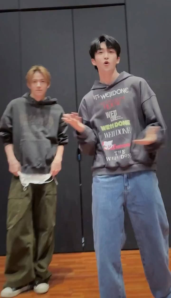 251206 Huang Zihong Fan Douyin : Huang Zihong Fan with Heeseung (Carefree challenge)